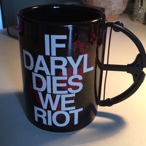 2/$25“IF DARYL DIES WE RIOT”  The Walking Dead Cup